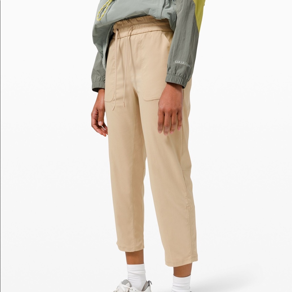 Lululemon Beyond the Studio Crop luxtreme joggers size 2